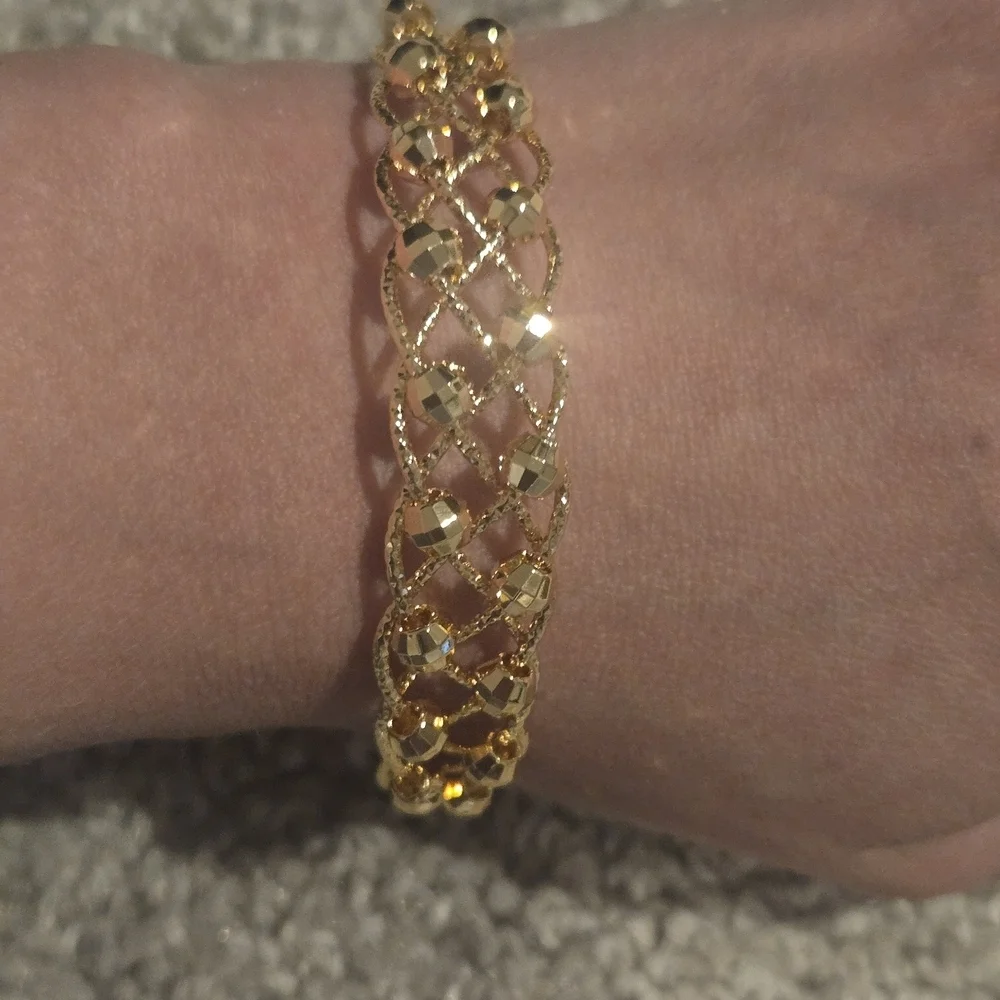 22kgp Elegant Gold-Tone Bracelet